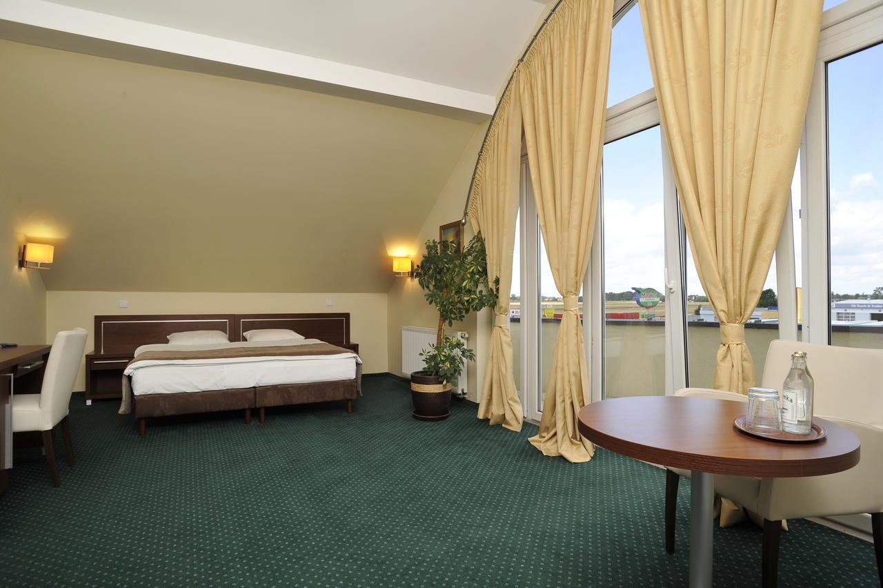 Hotel Lotos Woskrzenice Duze Dış mekan fotoğraf