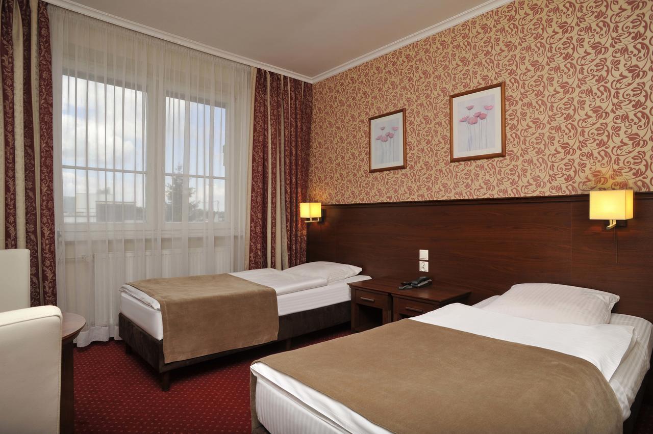 Hotel Lotos Woskrzenice Duze Dış mekan fotoğraf