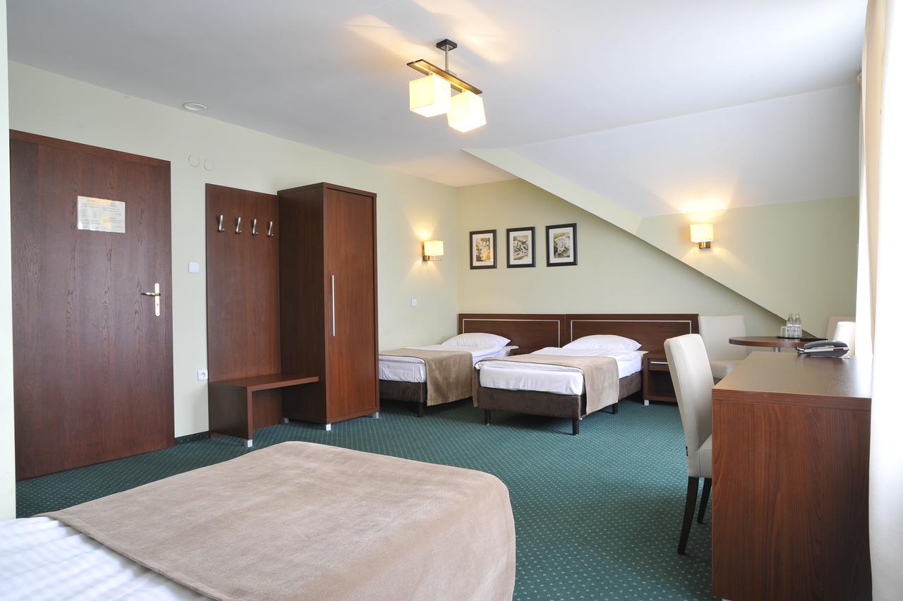 Hotel Lotos Woskrzenice Duze Oda fotoğraf