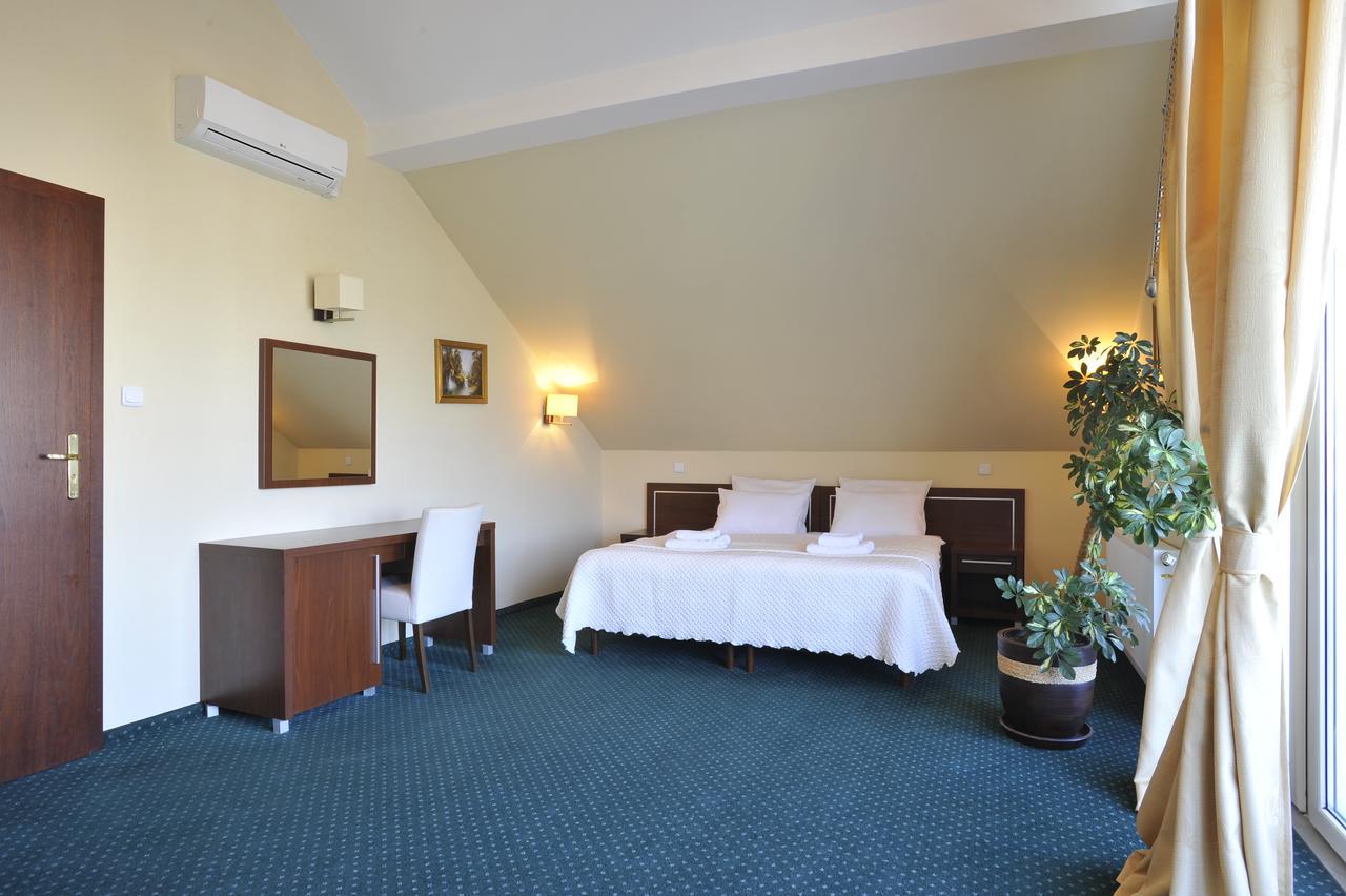 Hotel Lotos Woskrzenice Duze Dış mekan fotoğraf