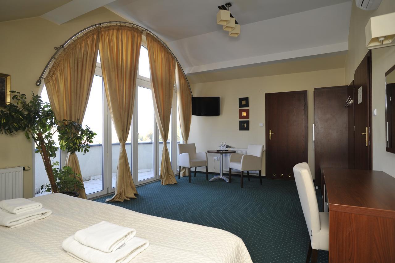 Hotel Lotos Woskrzenice Duze Dış mekan fotoğraf