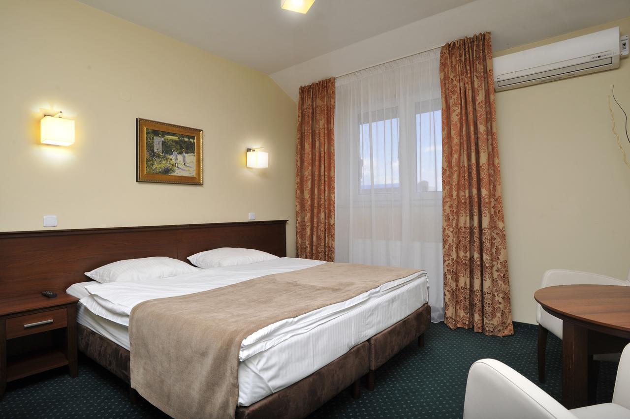 Hotel Lotos Woskrzenice Duze Dış mekan fotoğraf